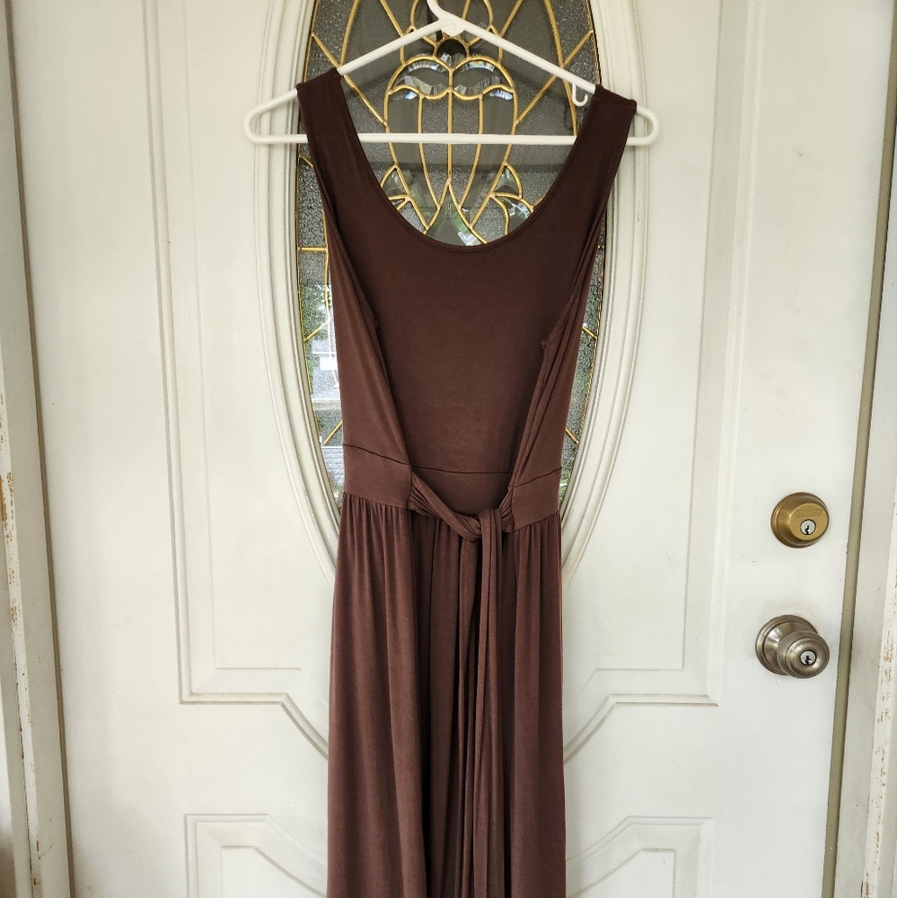BROWN DRESS - Picture 2 of 3